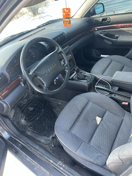 Продам Audi A4 1.6 бензин