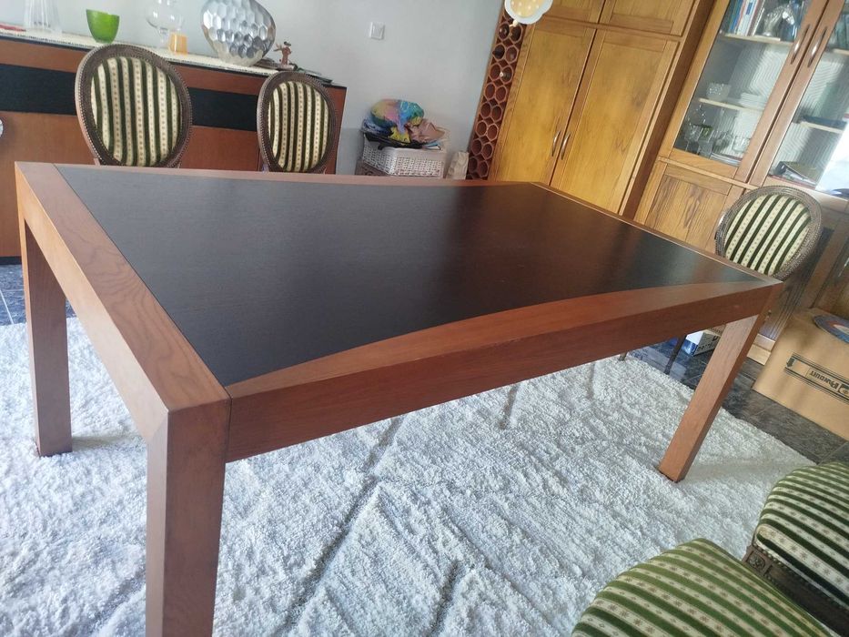 Mesa de jantar grande moderna