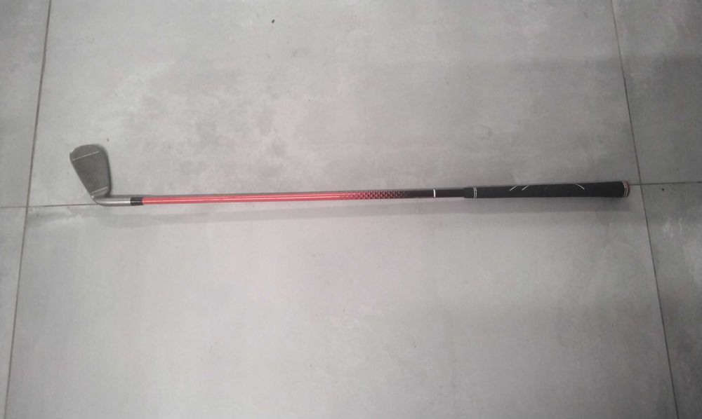 Conjunto de Golfe Vermelho para Crianças – 4 Tacos + 10 Bolas & 9 Tees