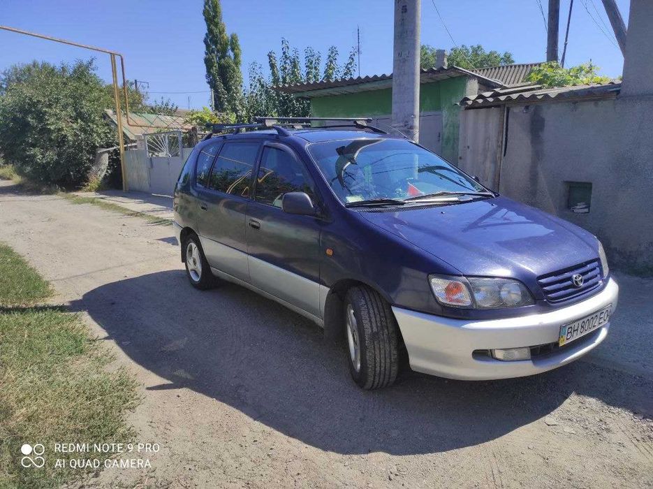 Автомобіль Toyota Picnic