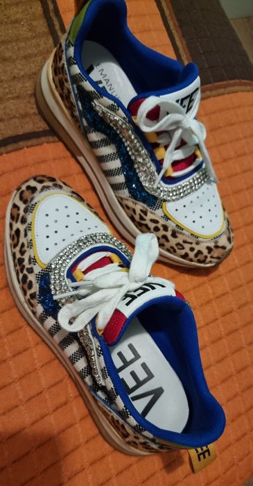 Ténis Emanuelle vee