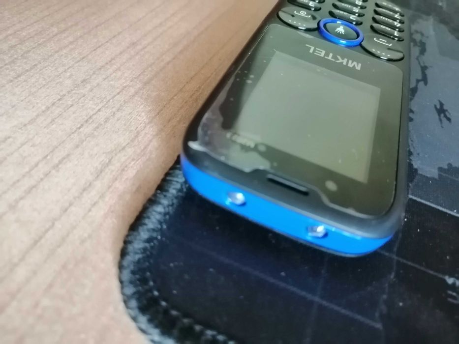 telefon MKTEL m2023, latarka mocna