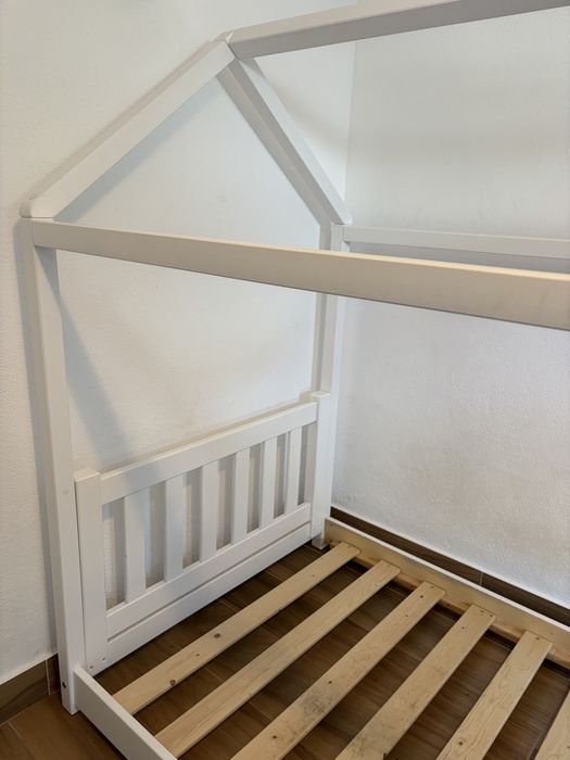 Cama montessori + protecao lateral
