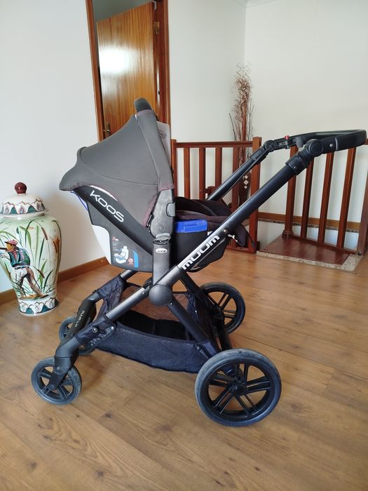 Carrinho de bebe com ovo e cadeira Jané