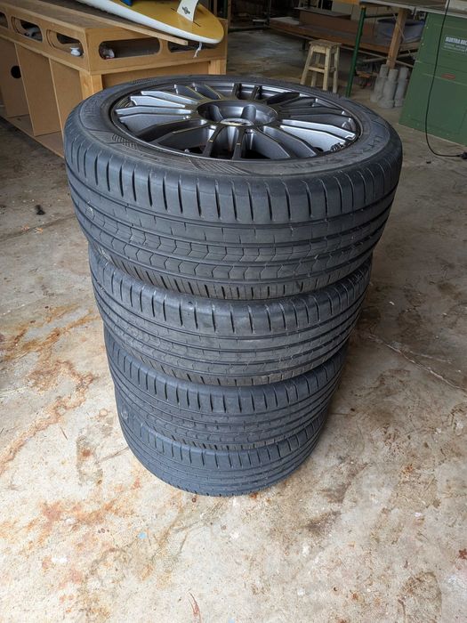 Jantes com pneus VW transporter T5 T6 em muito bom estado