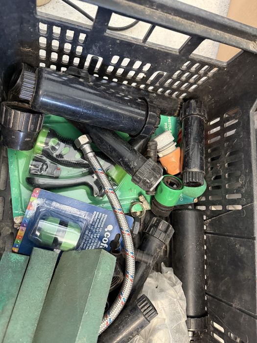 Vario material de rega para jardim