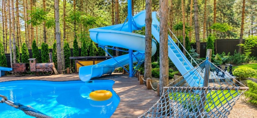 Басейн с підігрівом, водная горка. Чан баня лес сапы каяки река. Подобова оренда. Есть все.