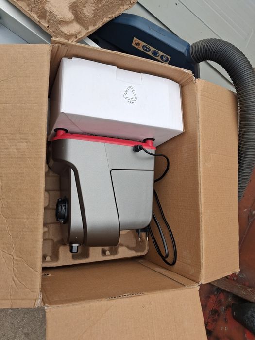 Dwie maszynki do mielenia