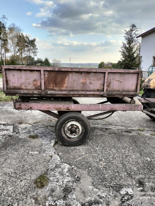 Przyczepa gospodarcza jednoosiowa wywrotka.