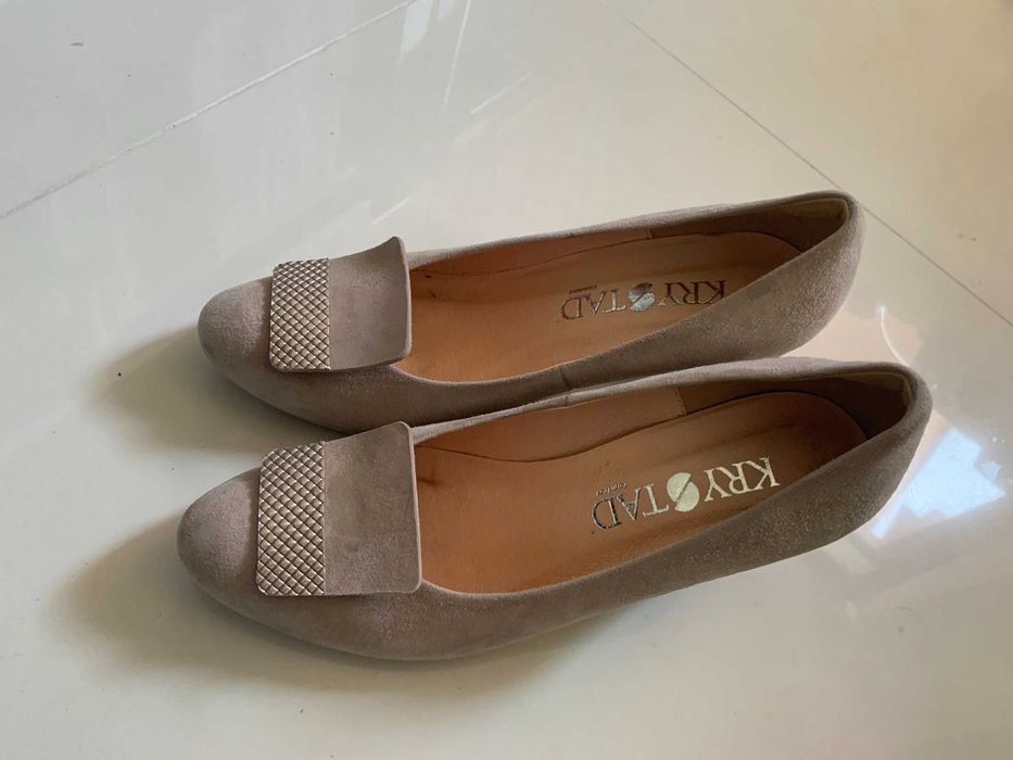 Buty damskie Krystad na obcasie - rozmiar 39 - stan bardzo dobry