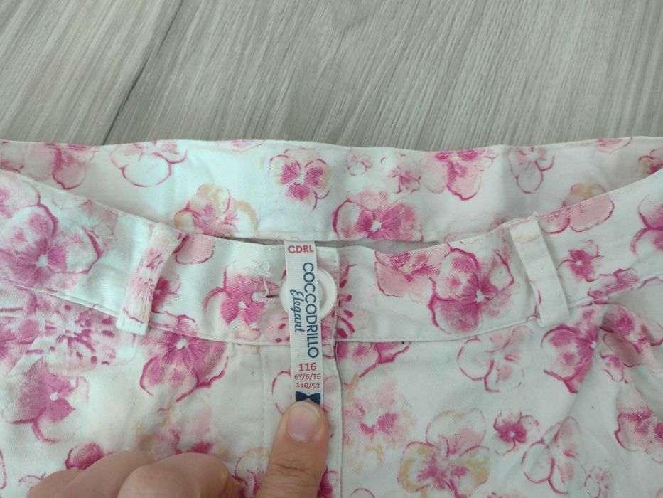 Świetne spodenki coccodrillo 116 kwiatowy wzór
