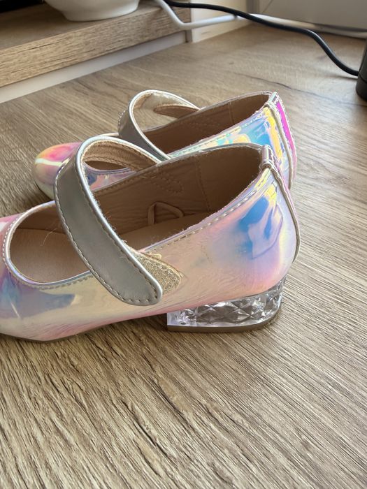 Buty dla dziewczynki