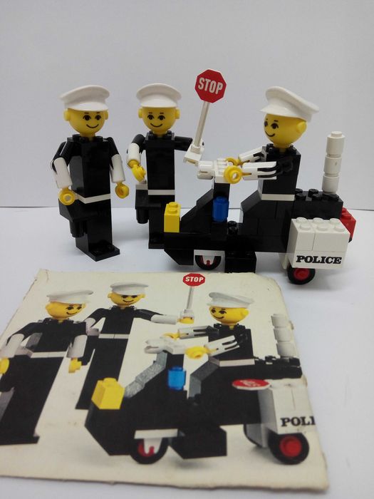Lego Set 256  Policias de 1976