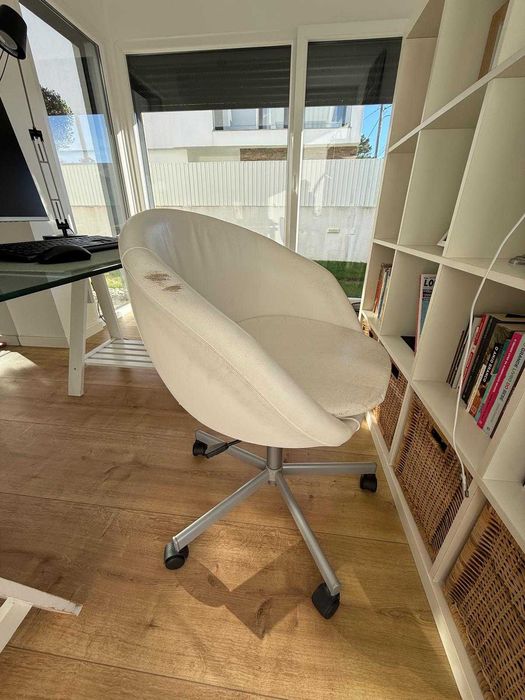 Mesa de escritório + cadeira