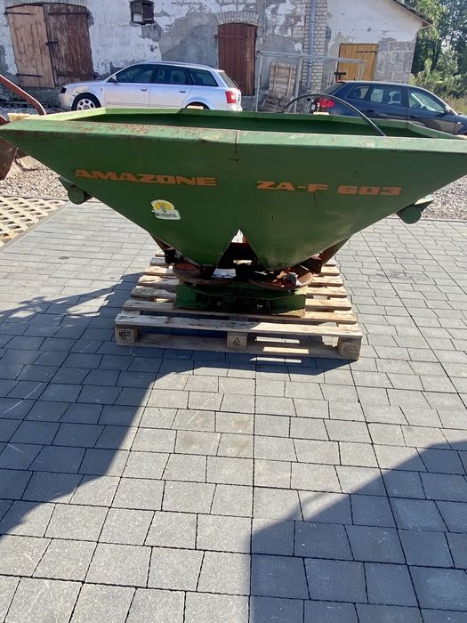 Rozsiewacz do nawozów Amazone Zaf-603 600 litrów z Niemiec