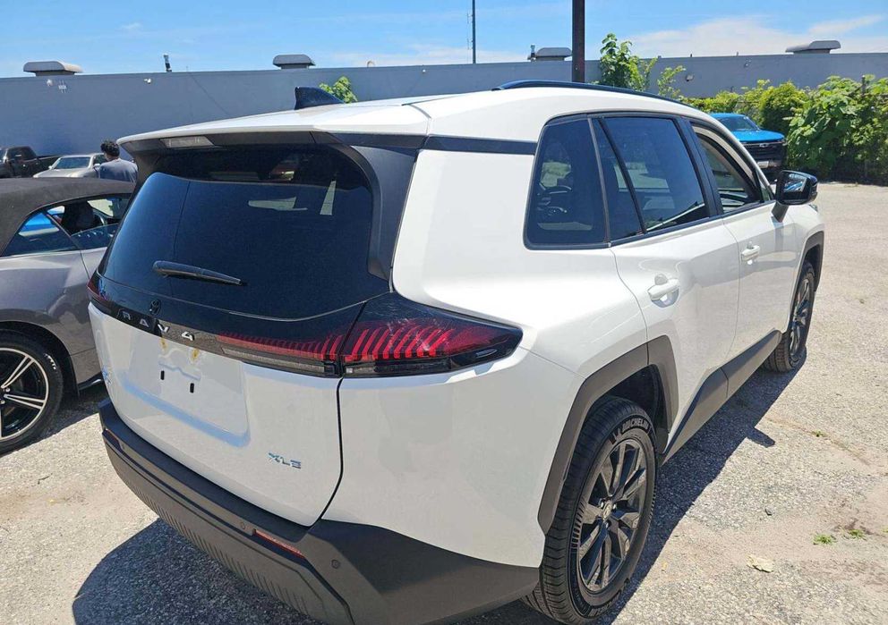 Toyota RAV4 Hybrid XLE Premium AWD 2026 з ПДВ