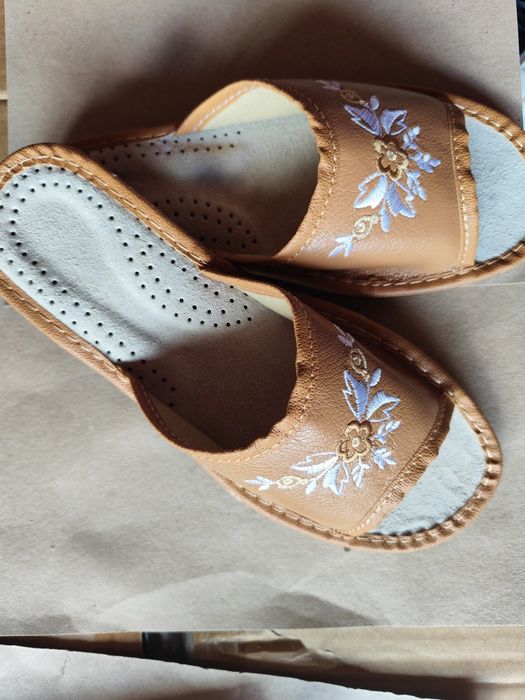 Nowe damskie 38profilowane kapcie góralskie skóra