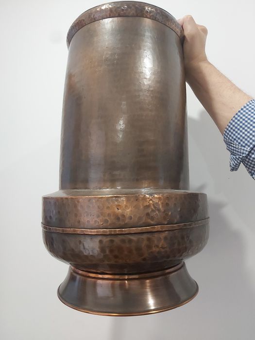 Porta guarda-chuvas de fio de cobre martelado