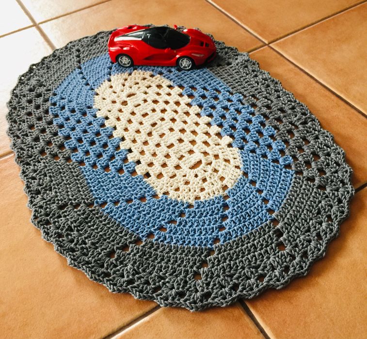 Tapete oval em crochet