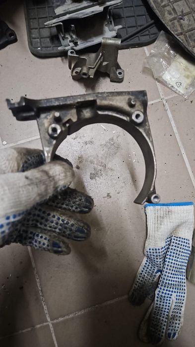 Кронштейн паливного фільтра 9659010680 для Ford Focus II/Volvo