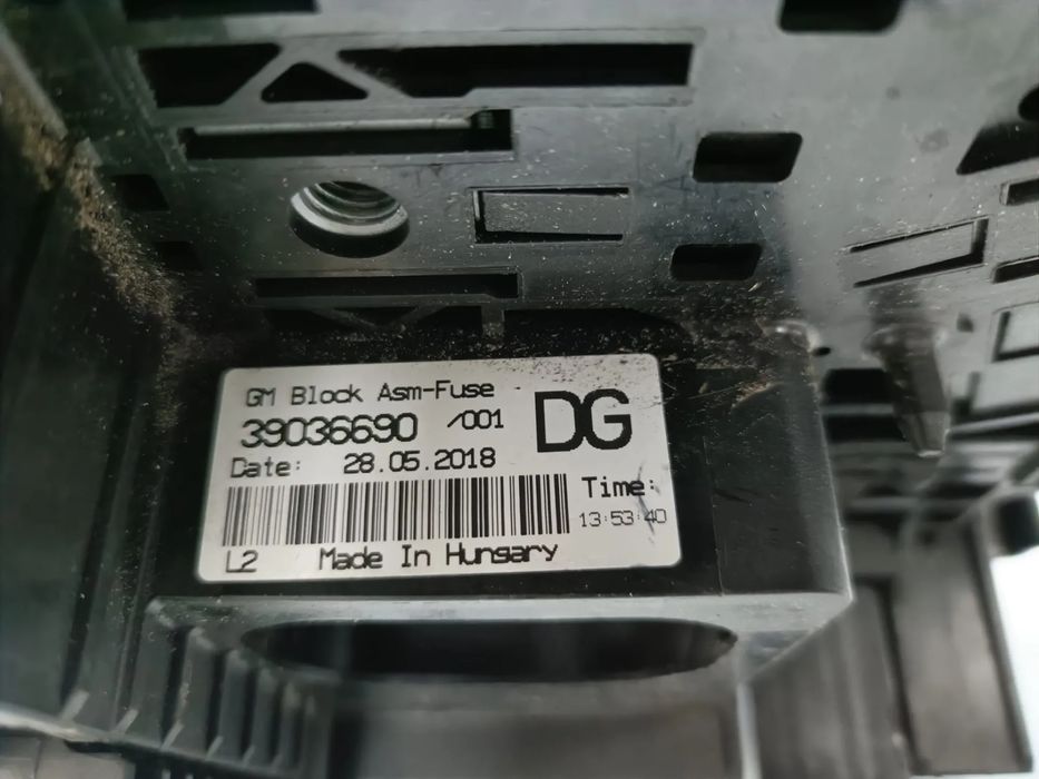 Caixa fusíveis da bateria OPEL Corsa E