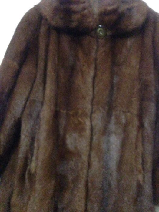 Гарна шуба з хутра степової норки.Великого розміру
