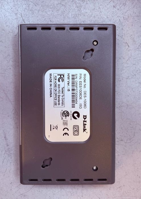 Zestaw D-Link: router DI-524 + switche DES-1005D i DES-1008D + zasilacze