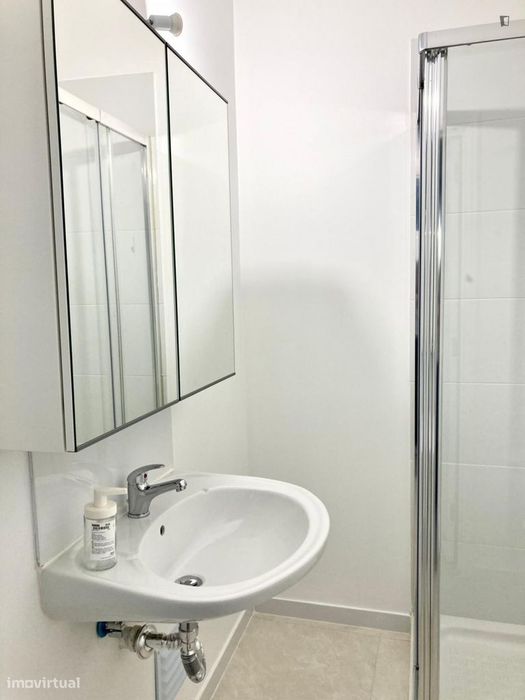 Quarto - localizado em Carcavelos Lisbon