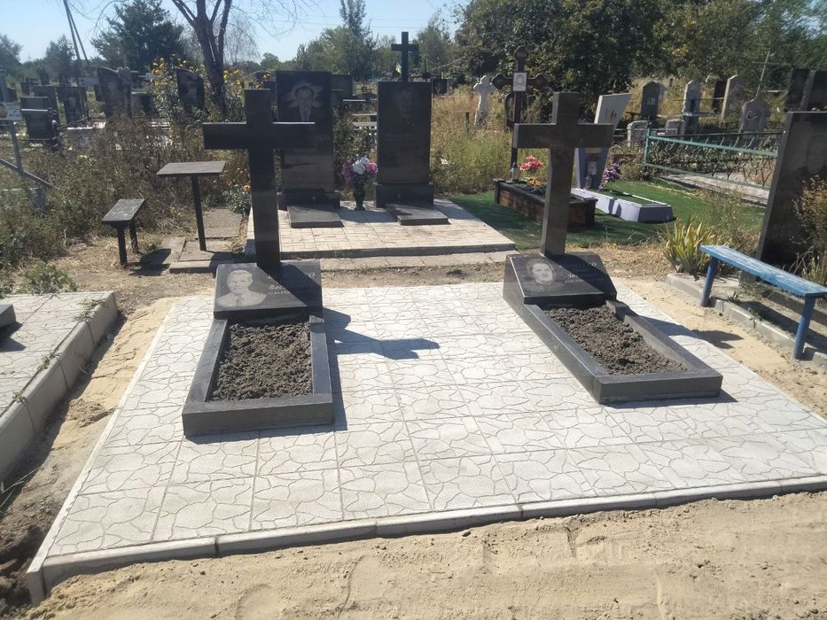 Пам'ятники та комплекси воїнам. Благоустрій.  Плитка та бордюри.
