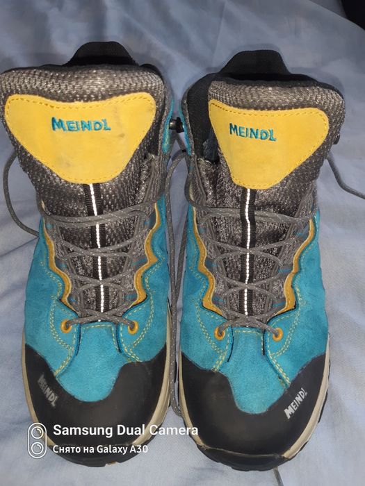 Жіночі спортивні , термо-черевики.