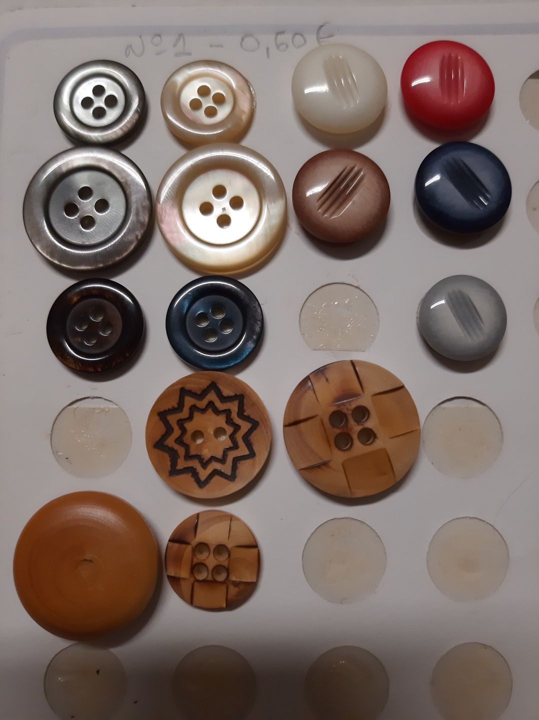 Botões diversos (cores/tamanhos) Albufeira E Olhos De Água • OLX Portugal