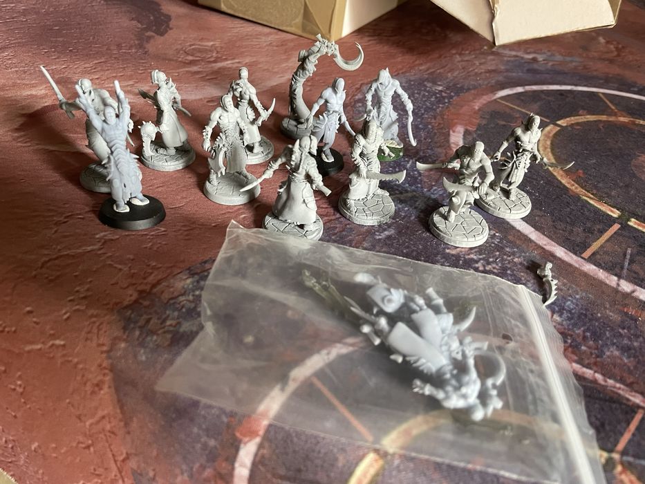 Figurki mrocznych kosmicznych elfów wydruki3d