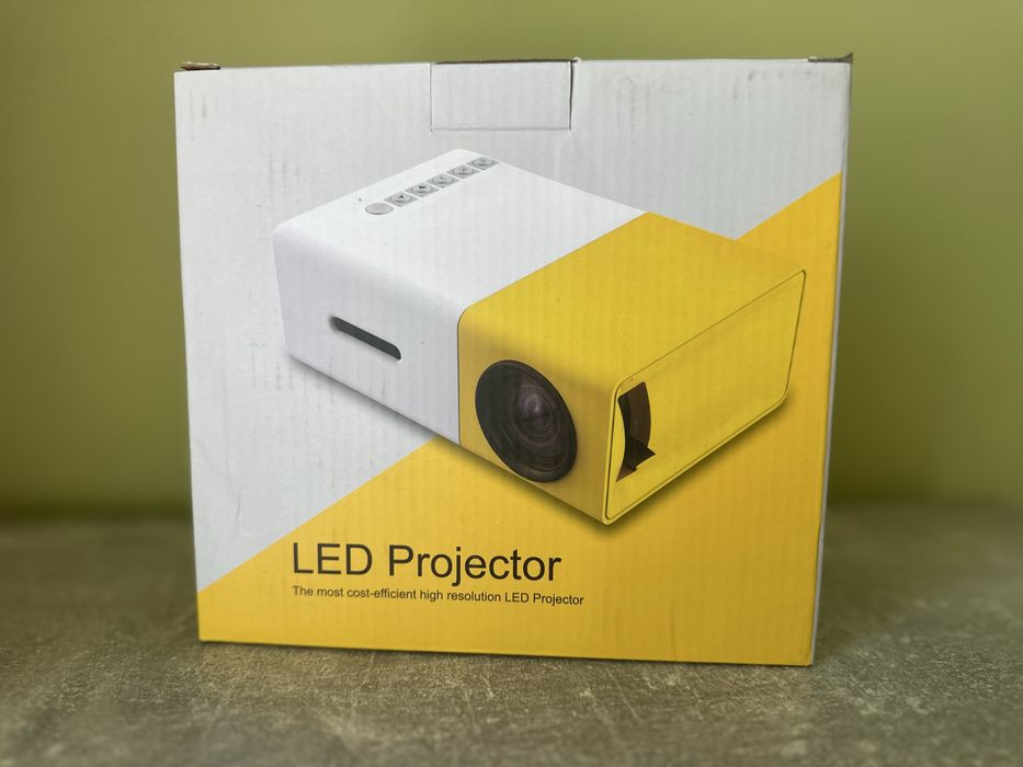 Продам недорого LED-проєктор.