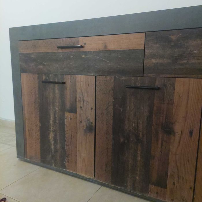 OFEREÇO Aparador 3 portas e 2 gavetas