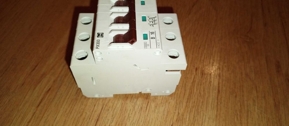 Wyłącznik nadprądowy P&G B16 PX300  3F nie używany