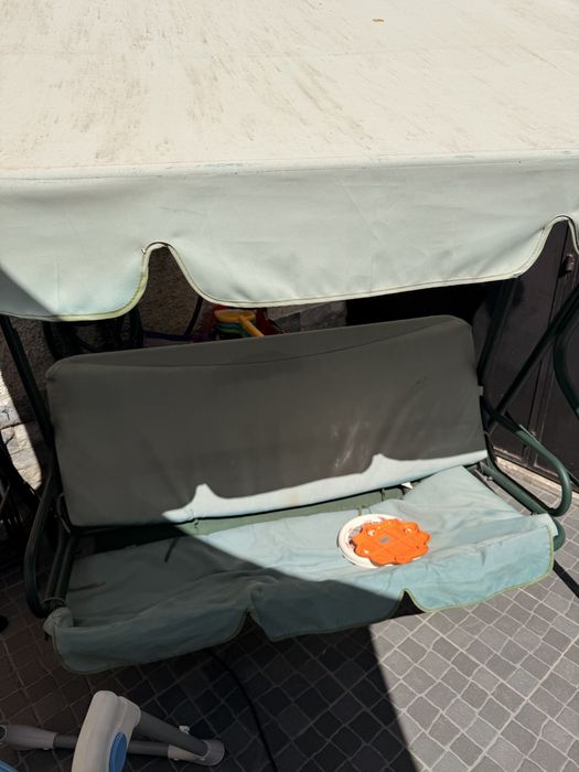 Baloiço de Jardim Kasa 3 Lugares – Estrutura em Bom Estado – Para Reparar