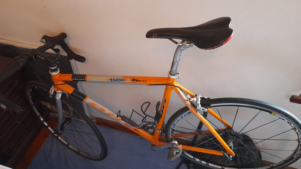 BH - Shimano 105 - Mavic Ksyrium Elite - Bicicleta Estrada BH Oquina
