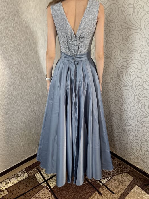 Вечірня сукня на випускний