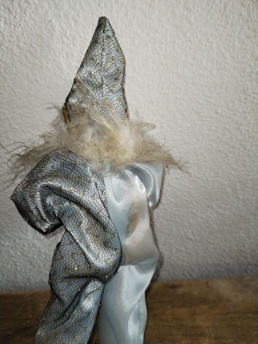 Palhaço com cara pés e mãos em porcelana, roupa em cetim e renda