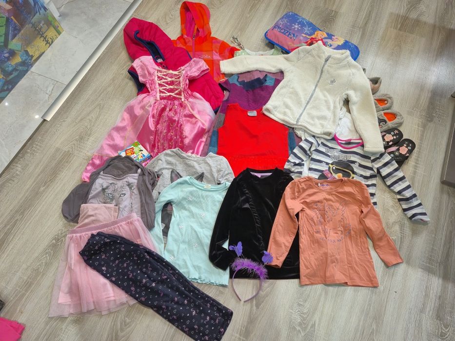 Giga paka dla dziewczynki 110/116 kurtka Zara sukienki strój ksieznicz