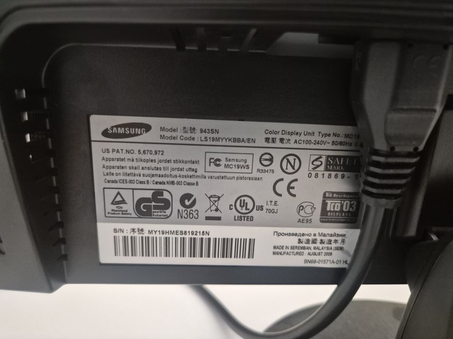 Monitor Asus syncmaster 943