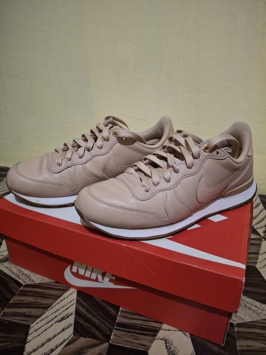 Nike кросовкі оригінал 39 розмір  в гарному