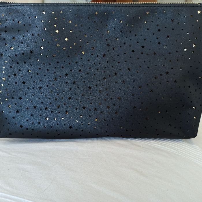 Bolsa Primark preta e dourada