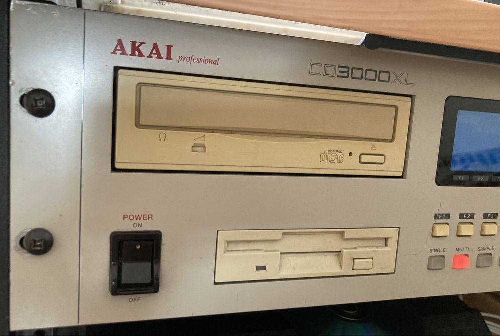Akai Cd 3000XL para reparar