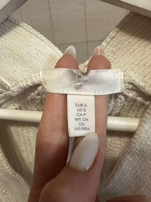 Жіночий вʼязаний кардиган