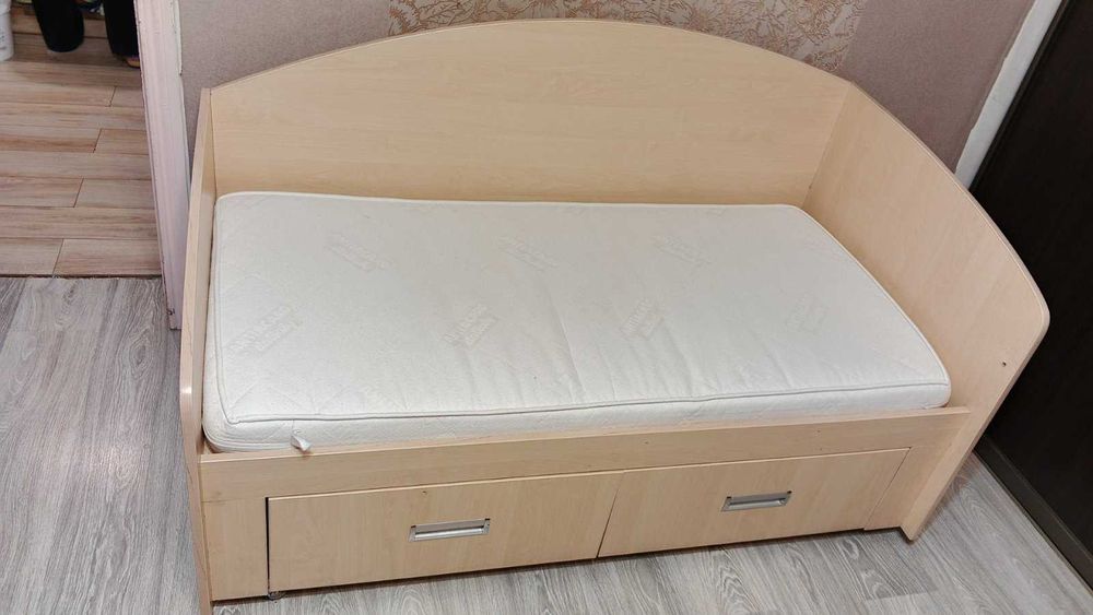 кровать детская .