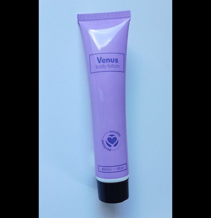Nowy nawilżający balsam do ciała w poręcznej tubce 35 ml Venus body lotion