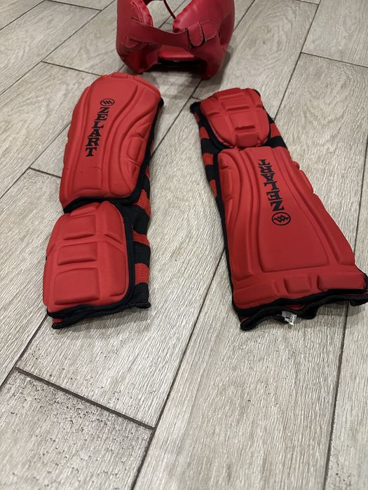 Захист. Шлем та броня для кікбоксінгу, карате, боксу. Єдиноборства