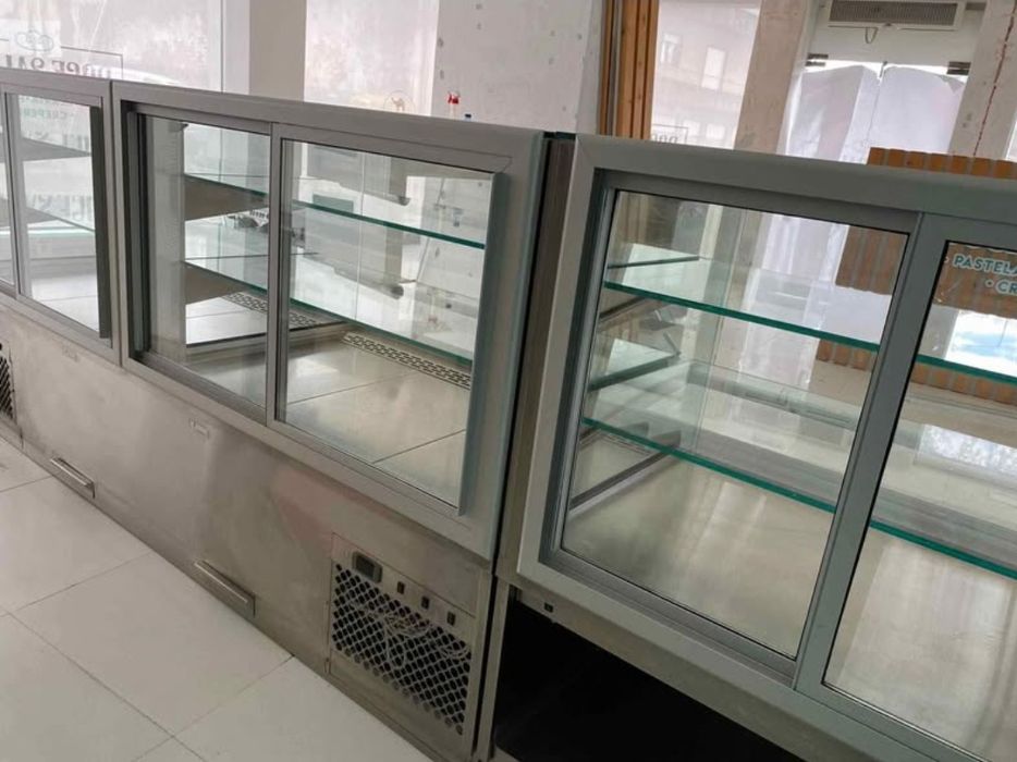Vitrine e bancada pastelaria