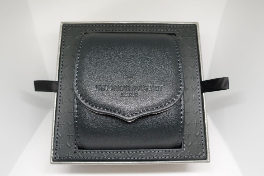 Frédérique Constant (Novo com plásticos)